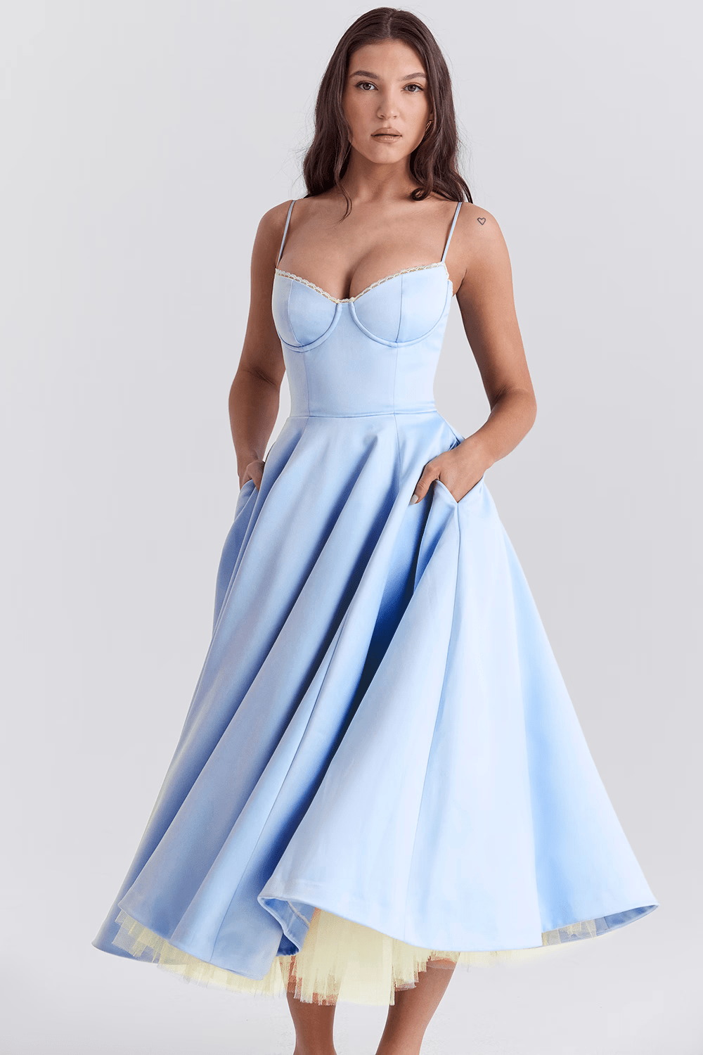 Robe évasée | Satin | Élégance et raffinement